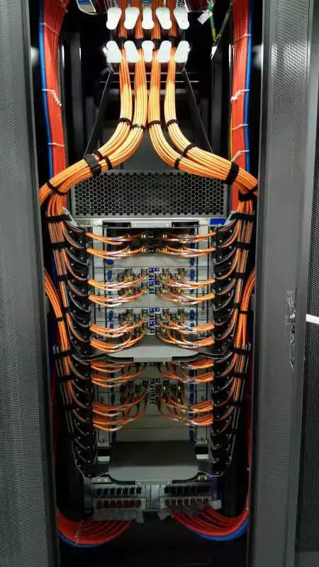 弱電機(jī)房機(jī)柜走線 莫讓“良心工程”淪為表面功夫